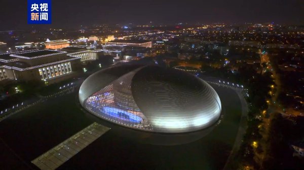 9688策略宝 跨越3000公里 新疆午后阳光“点亮”北京夜景